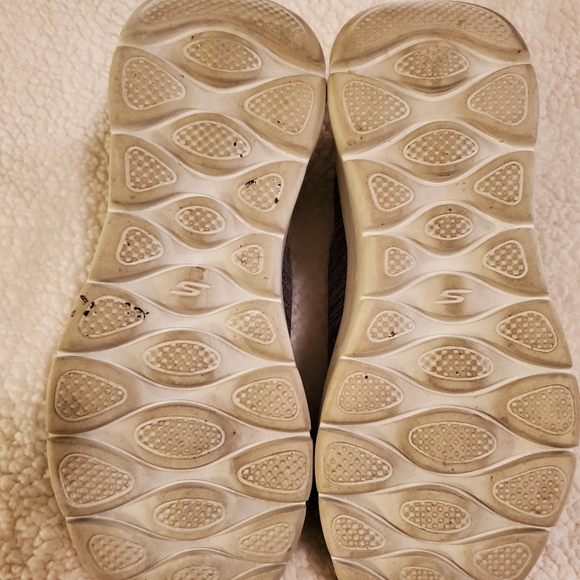 Skechers Go Walk,  men's Size 8/women's size 10.  Heather Gray slip on shoes - Picture 8 of 9